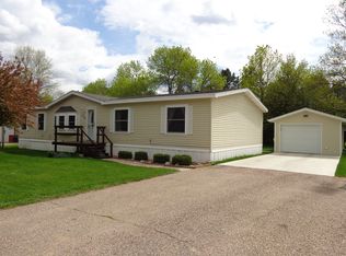 202 Round Up Cir, Brookings, SD 57006