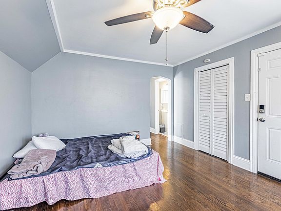 5th image of 10044 S La Salle St