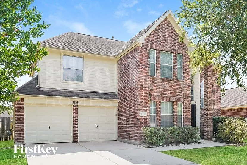 3 bed, 2.5 bath, 1839 sqft, $2,020 — Photo 1