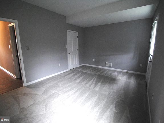 5th image of 239B Linden Ave