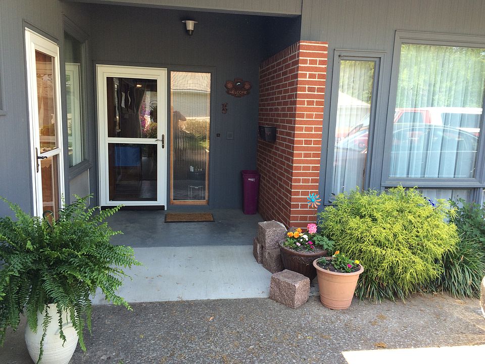 1811 Main Entrance 