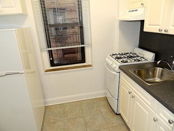2nd image of 17292 Highland Ave