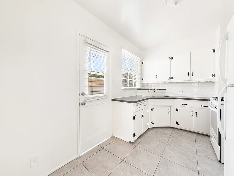 12309 Oxnard St #3 — Photo 9