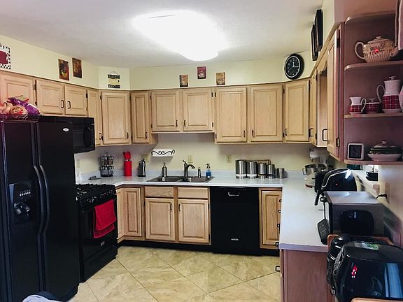 2nd image of 414 Lincoln Ln