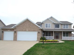 10706 N Trailside Ln, Dunlap, IL 61525