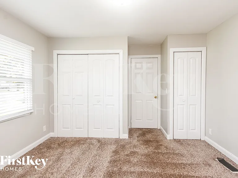 1281 Tree Top Ln — Photo 9