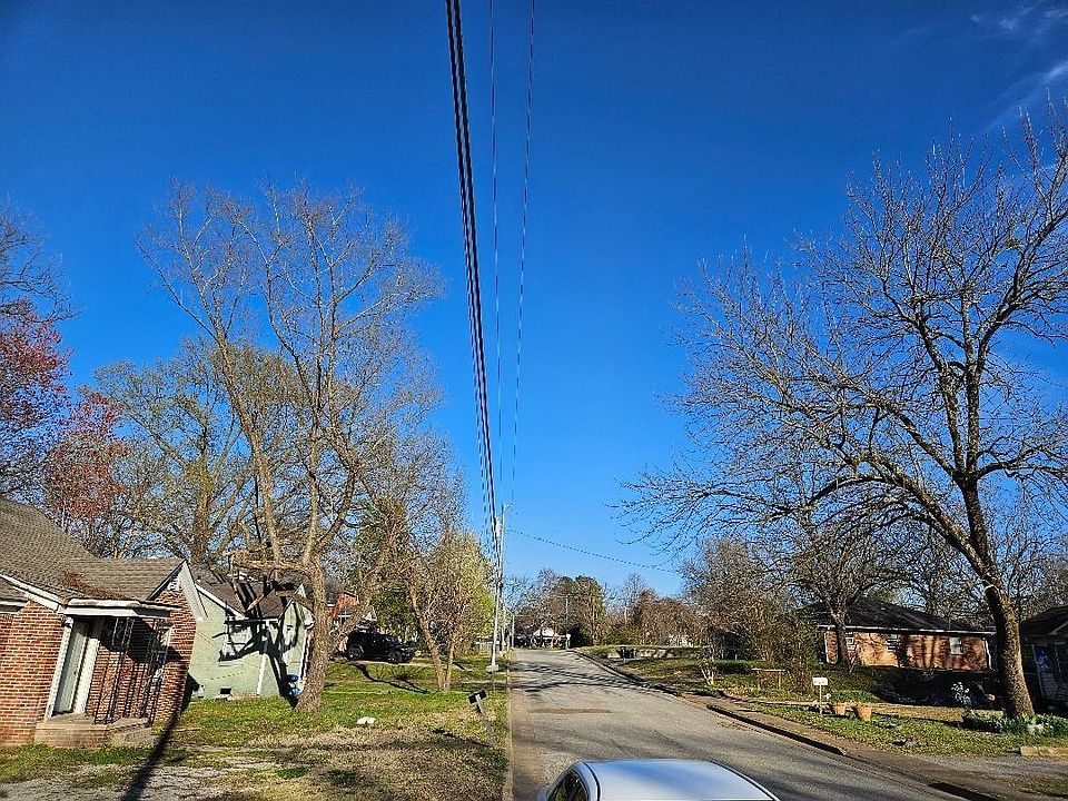 2nd image of 311 W Cooper St #9