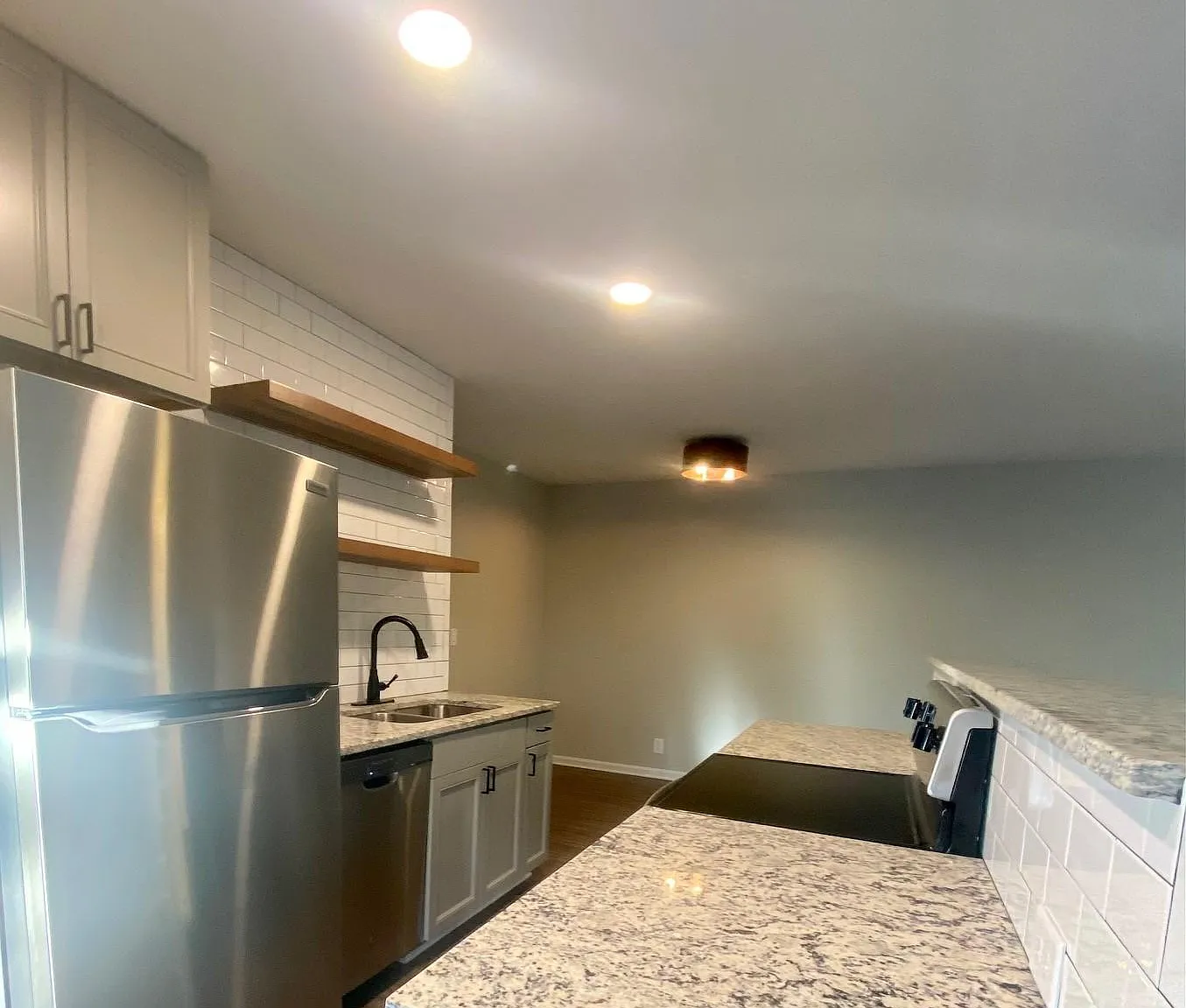 306 Alexander St SE — Photo 4