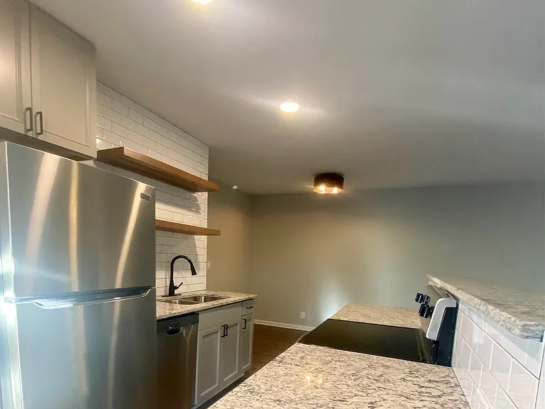 306 Alexander St SE #2 — Photo 4