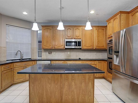 3rd image of 2211 Fairwater Park Dr