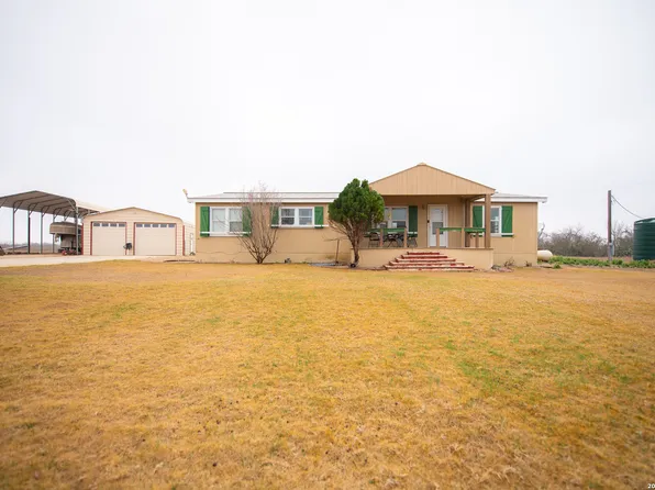 905 county road 341, Jourdanton, TX 78026