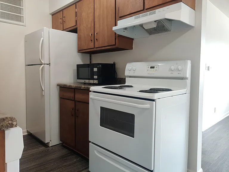 843 Hartford St — Photo 15