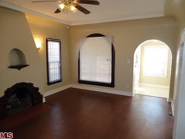 1st image of 525 W 95th St