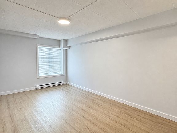 5th image of 360 Tecumseh Rd W Unit 370
