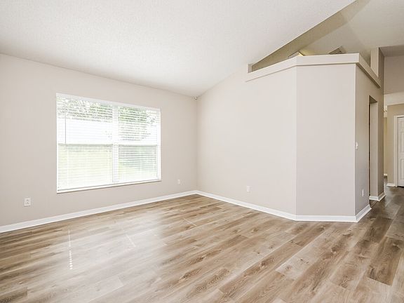 4th image of 12037 Woodglen Cir