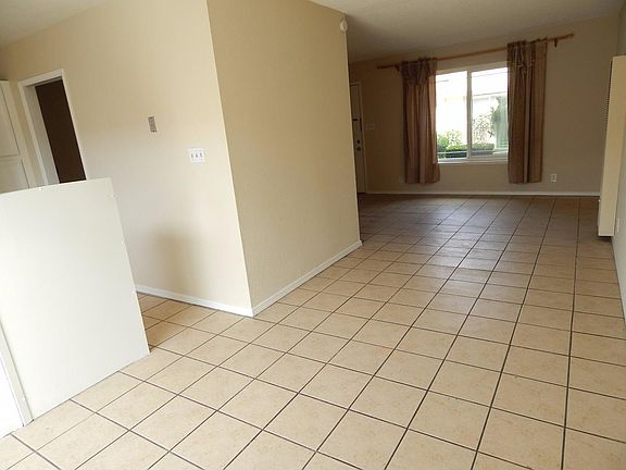 4th image of 535 Cinnamon Dr
