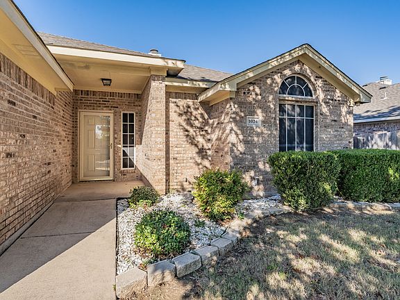 2nd image of 1024 Thistle Meade Cir