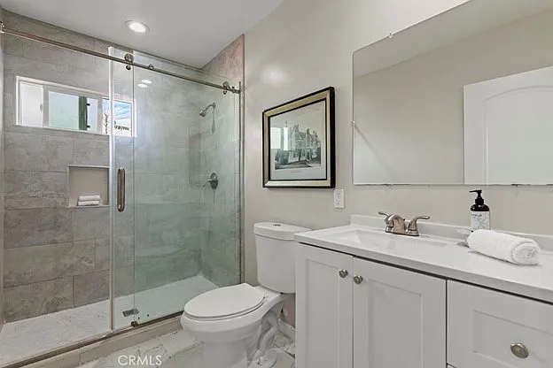 3 bed, 854 sqft, $4,300 — Photo 2