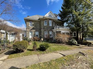 304 Center St, Franklin, PA 16323