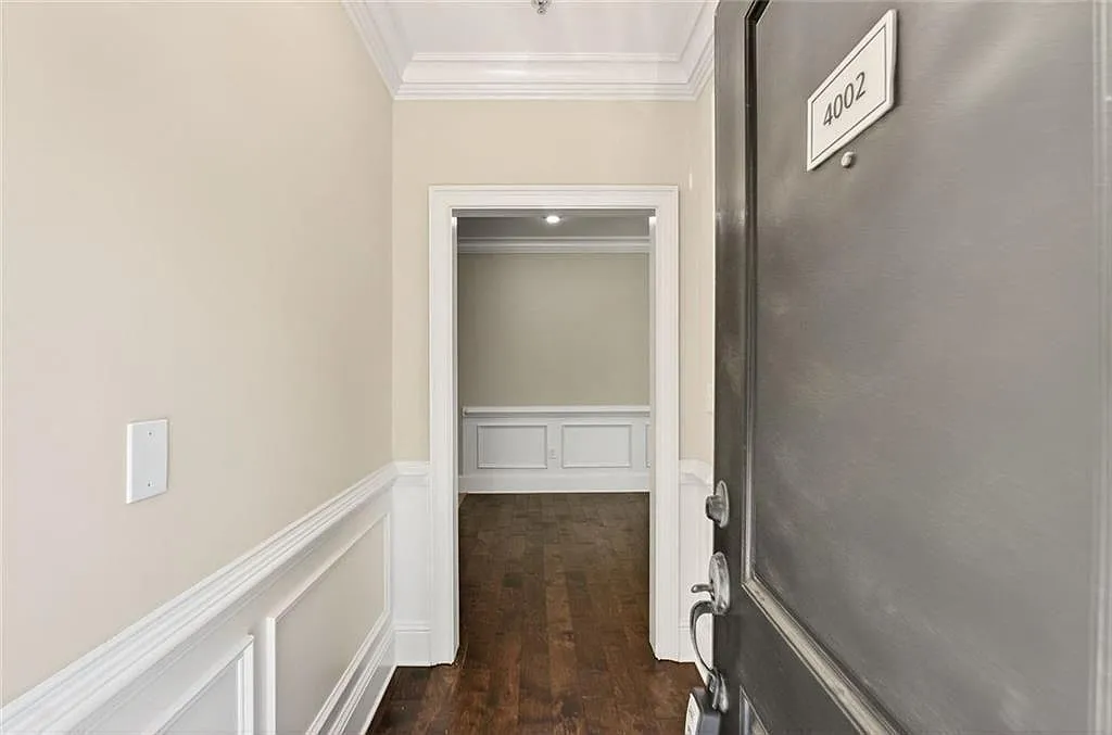 1 bed, 1.0 bath, 1141 sqft, $2,100 — Photo 2