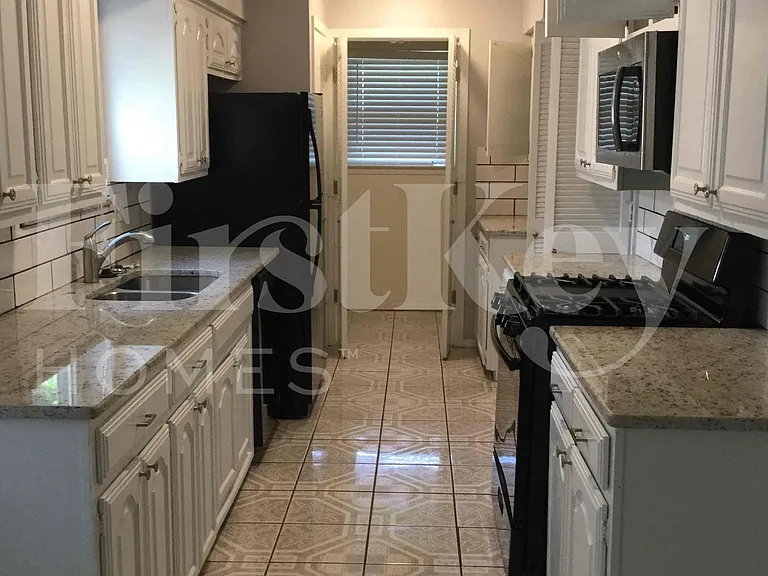 1309 Monterrey Dr — Photo 7