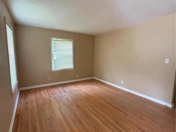 4421 College Ave, Kansas City, MO 64130