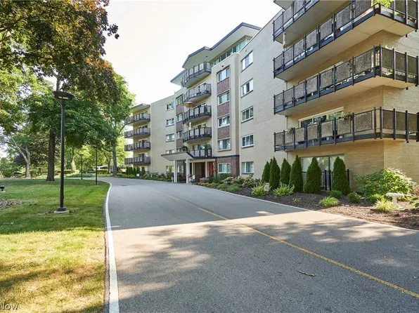 255 N Portage Path APT 216, Akron, OH 44303