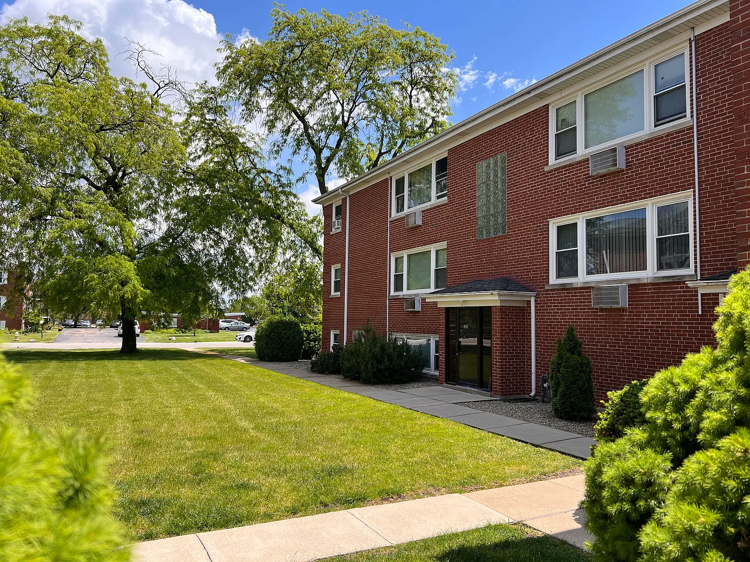 2 bed, 875 sqft, $1,975 — Photo 2