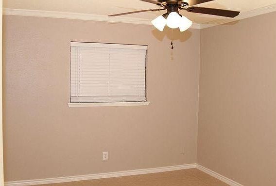 5th image of 933 Goodwin Dr