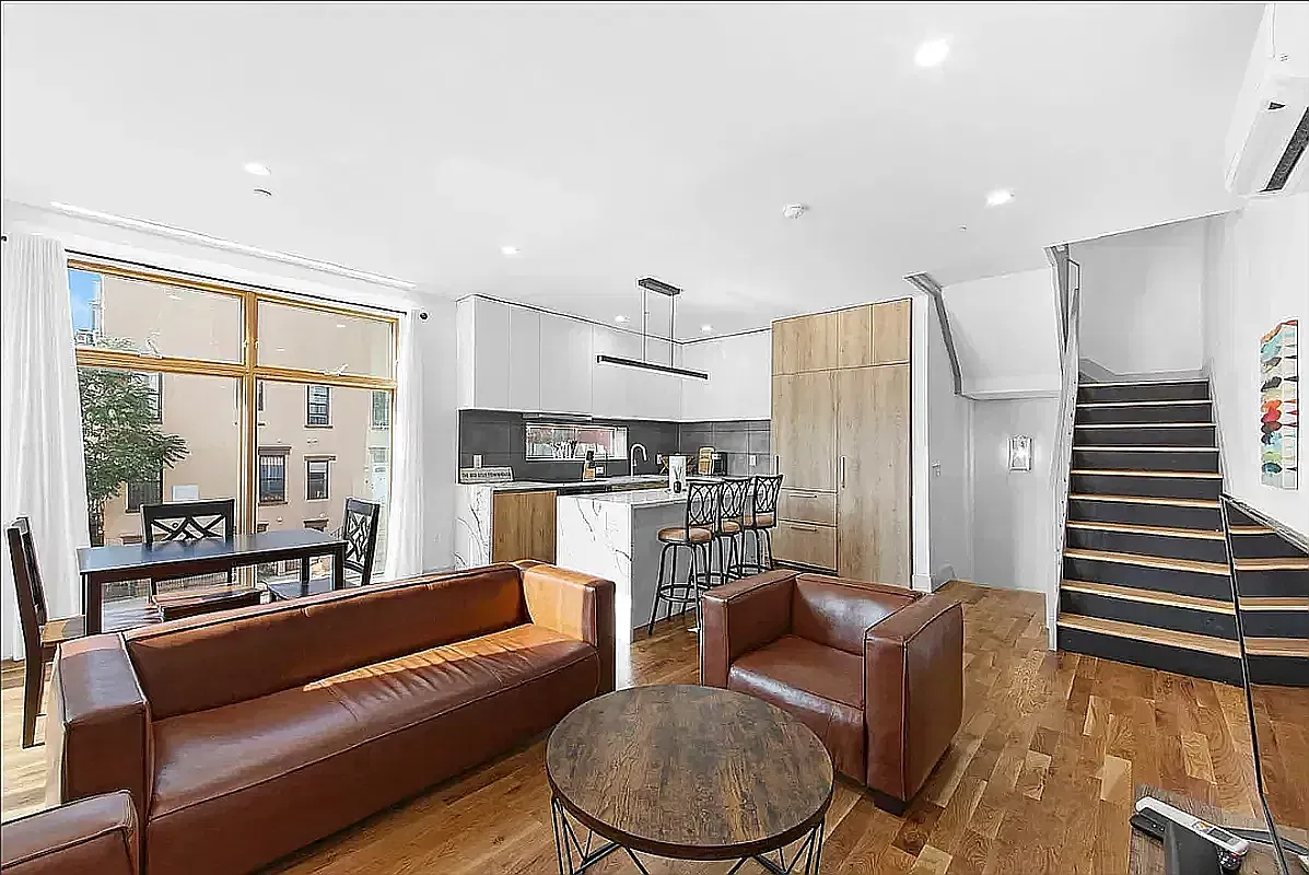 455 Franklin Avenue — Photo 2
