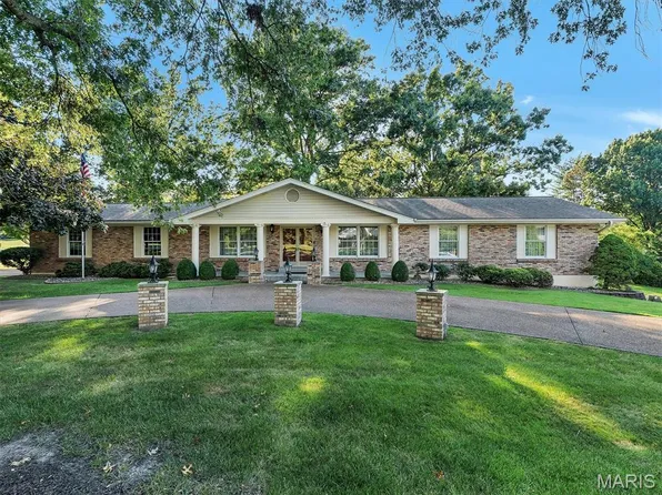 1949 Roth Dr, Saint Louis, MO 63131