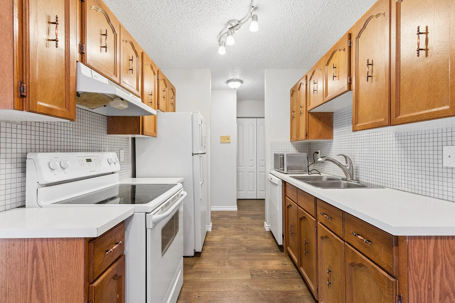 Tara Condominiums — Photo 1