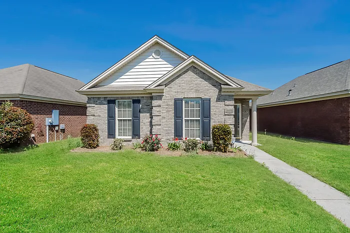 8749 Lindsey Ln — Photo 1