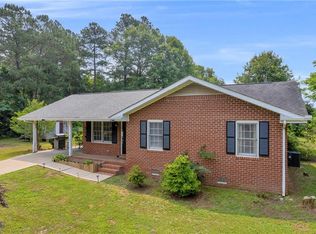 205 Rainey Brooke Dr, Winder, GA 30680