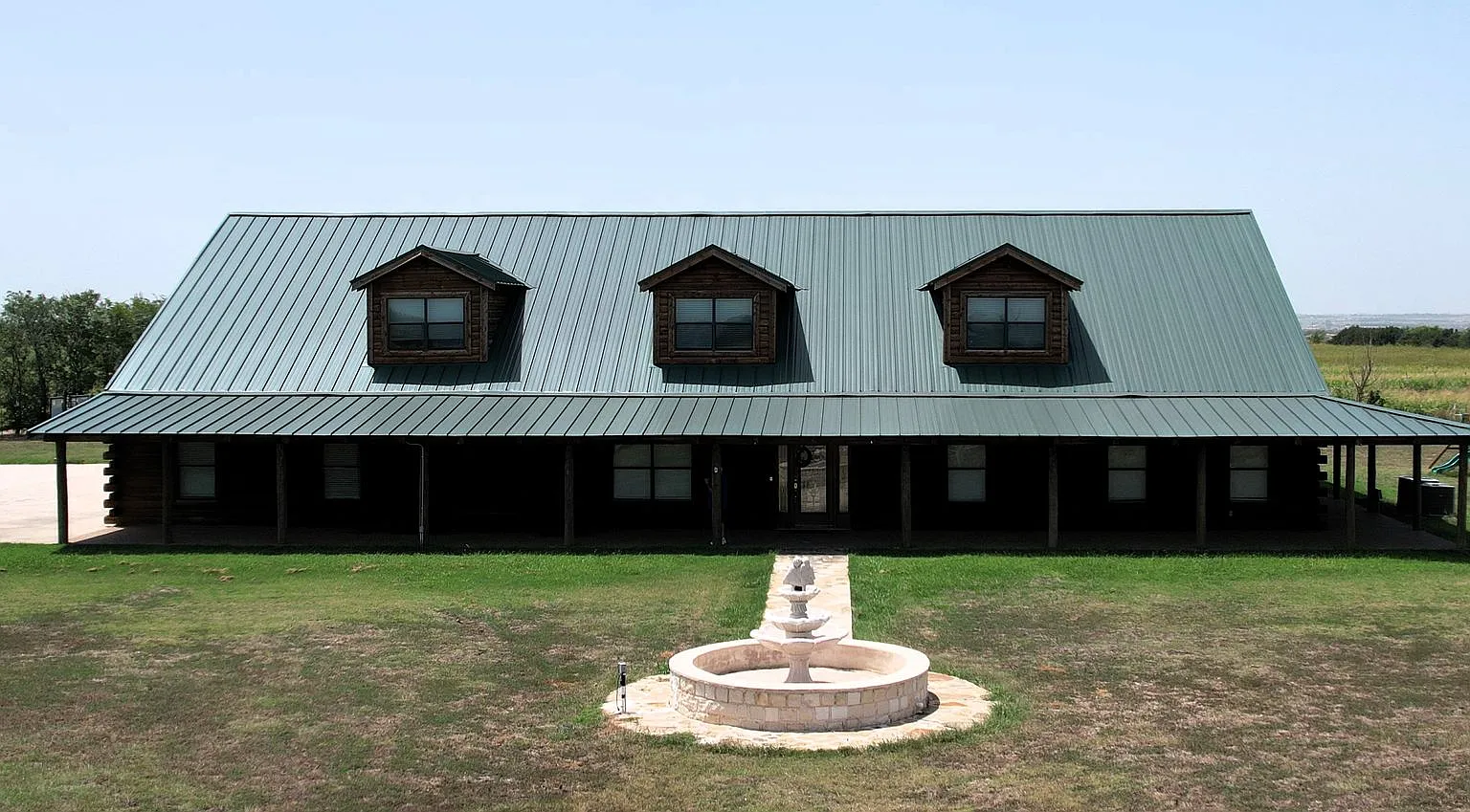 4 Bed 3.5 Bath with 11.5 Acres in Krum — Photo 2