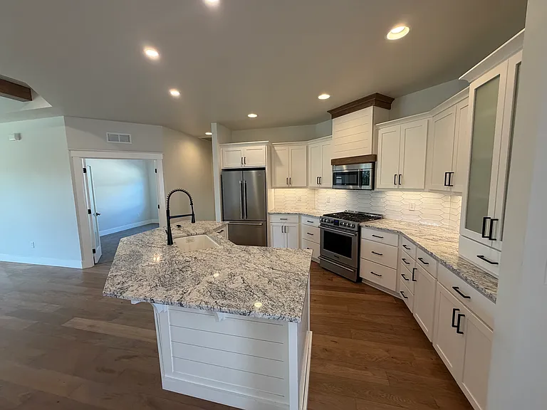 410 Castle Rock Dr — Photo 9