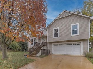 1409 Thomas Dr, Louisburg, KS 66053