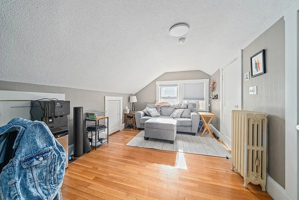 2 bed, 1.0 bath, 800 sqft, $2,300 — Photo 2