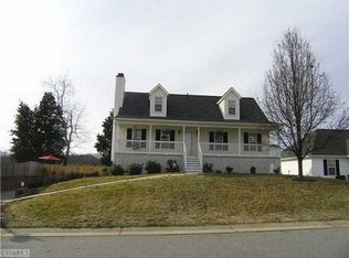 510 Hunters Knoll Rd, Winston Salem, NC 27106