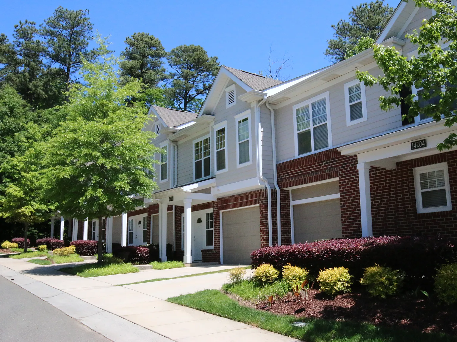 3 bed, 2.5 bath, 1600 sqft, $2,250 — Photo 2