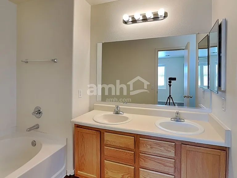 18554 W Mariposa Dr — Photo 13