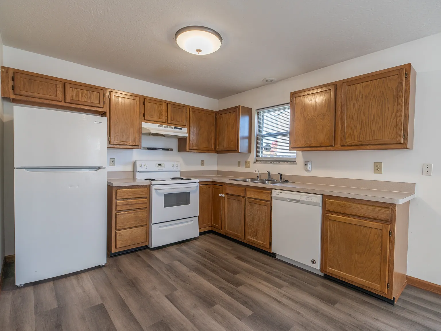 240 Richards Dr - 1 — Photo 4