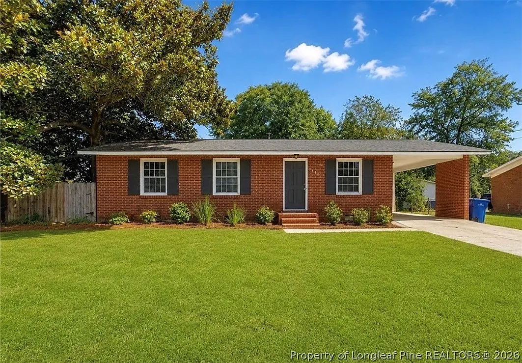 3 bed, 1.0 bath, 1014 sqft, $1,700 — Photo 1