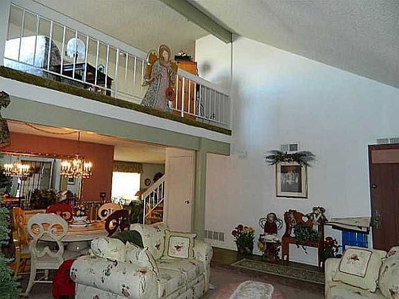 3rd image of 11063 Westonhill Dr