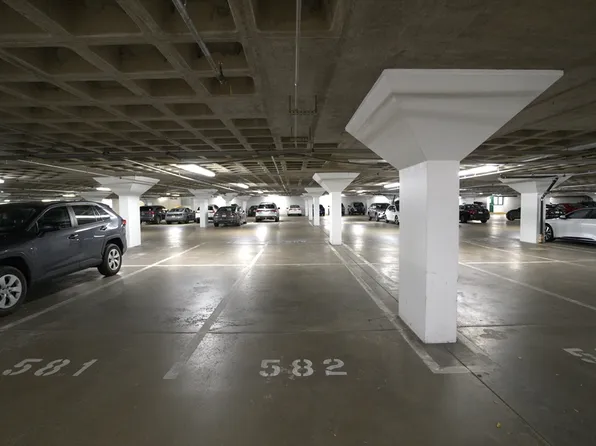 2 Hawthorne Place Pike #582, Boston, MA 02114