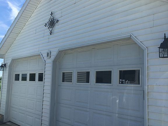 Attached 2car garage /attic 