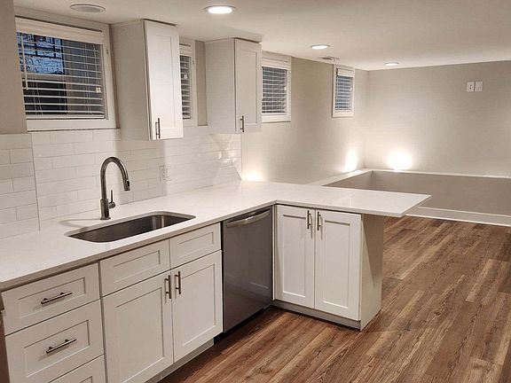 4th image of 1369 N Ogden St APT 3