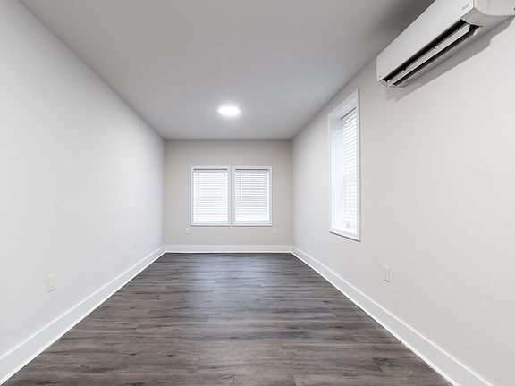 3rd image of 1741 W Ontario St #3