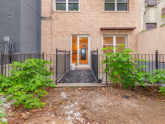 2nd image of 110 Martin Luther King Jr Pl #1CFFX
