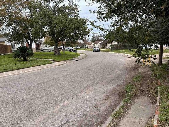 3rd image of 4405 S Cornelia Cir